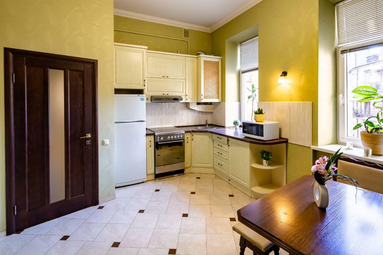 Alfa Apartments Kniazia Romana 11 Lviv Exteriör bild